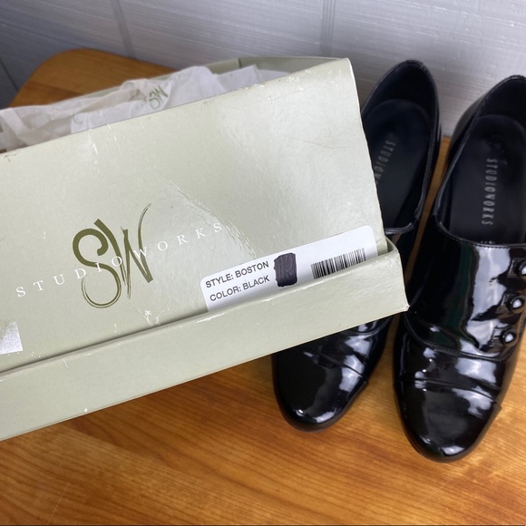 Studio Works Black Patent 50s Style Office Shoe Slip On Heel Button Accent 8.5 - Picture 7 of 7